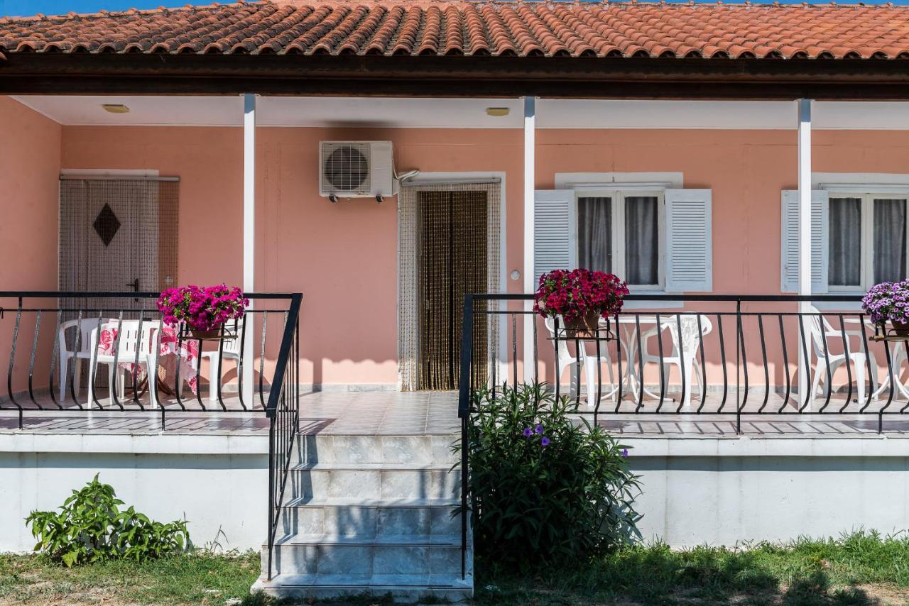 Roussa'S Apartments Лаганас Экстерьер фото