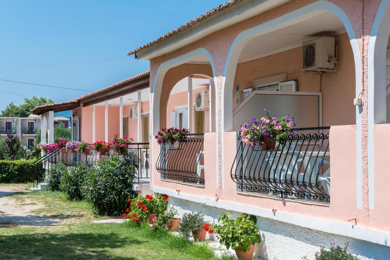 Roussa'S Apartments Лаганас Экстерьер фото
